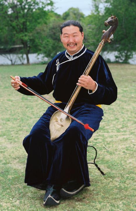 Bady-Dorzhu Ondar plays an Igil made by Oktober Saya.